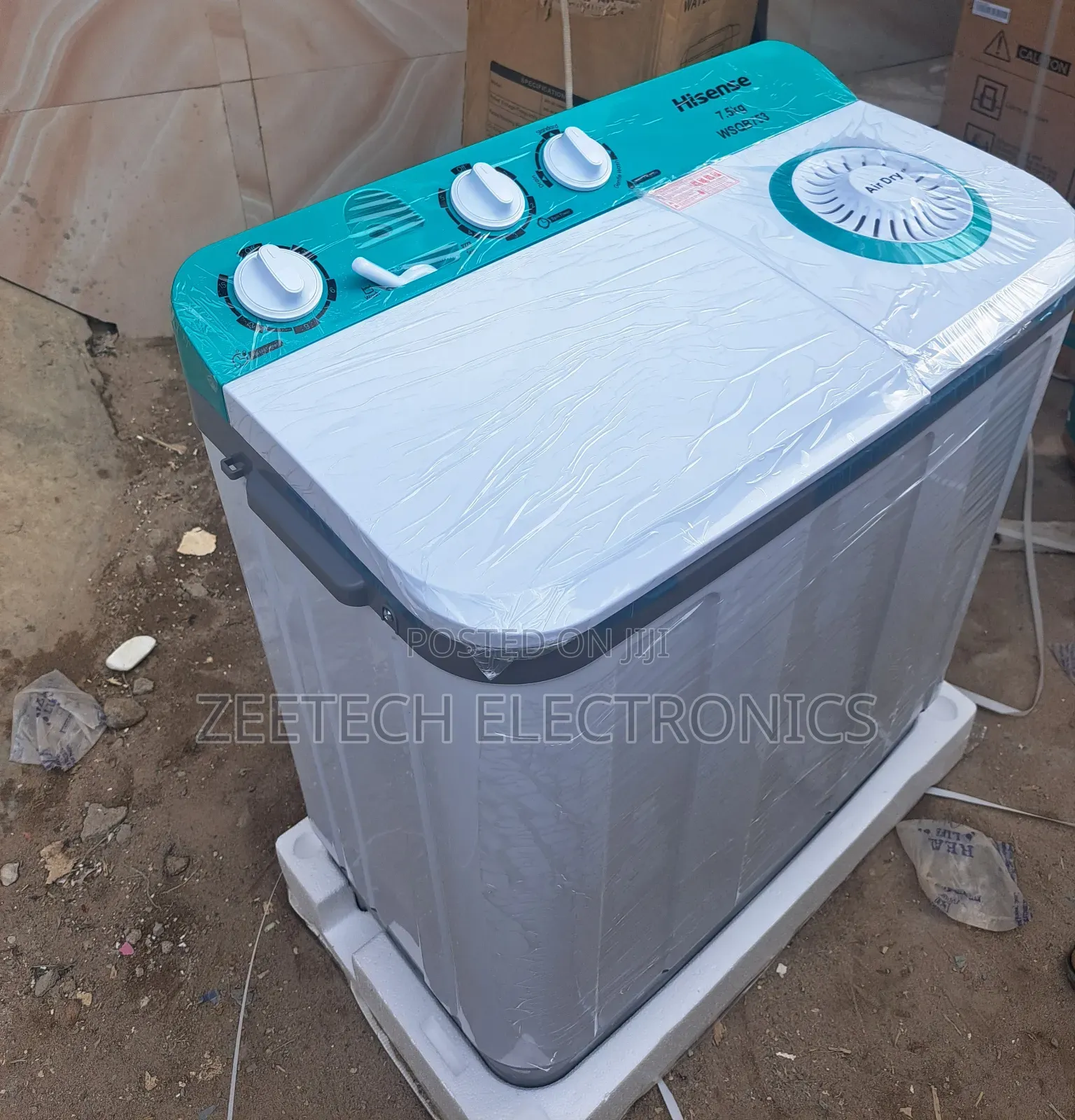 Hisense 7.5kg Twin Tub Semi-Automatic Top-Load Washing Machine.