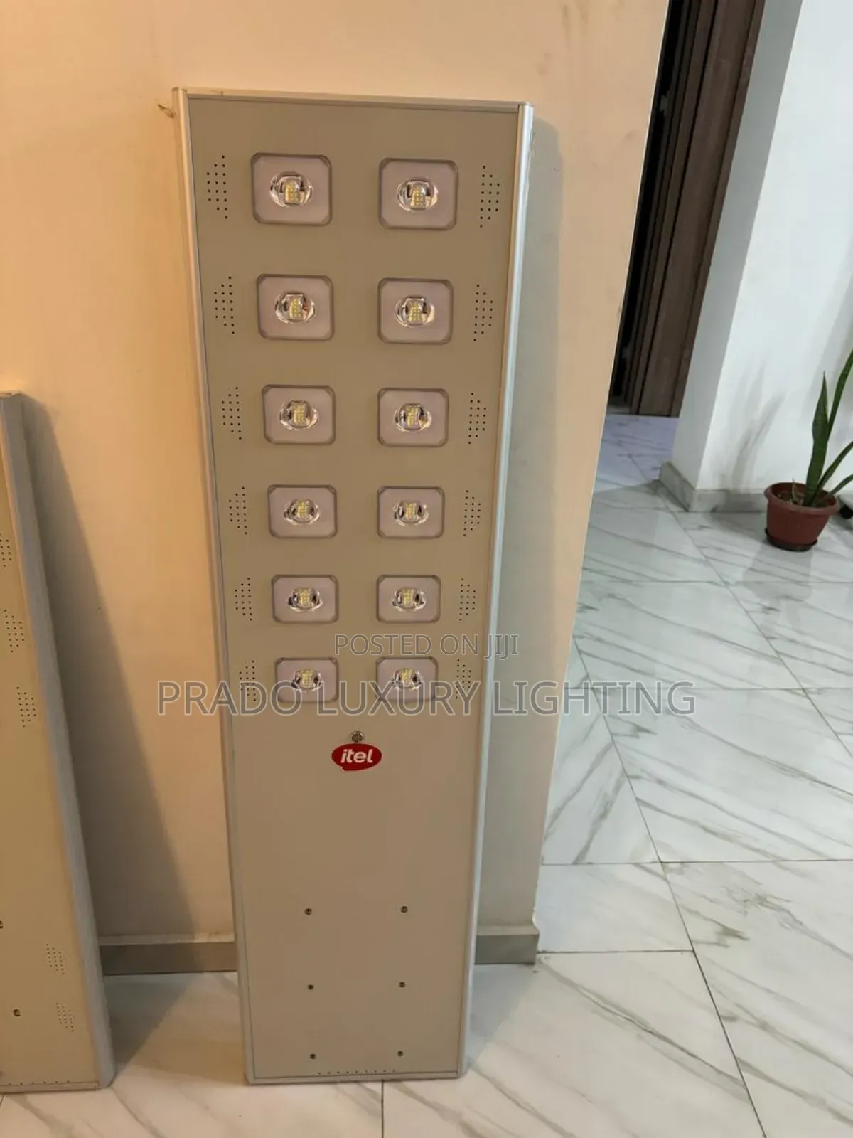 12eyes Itel Solar Steel Light