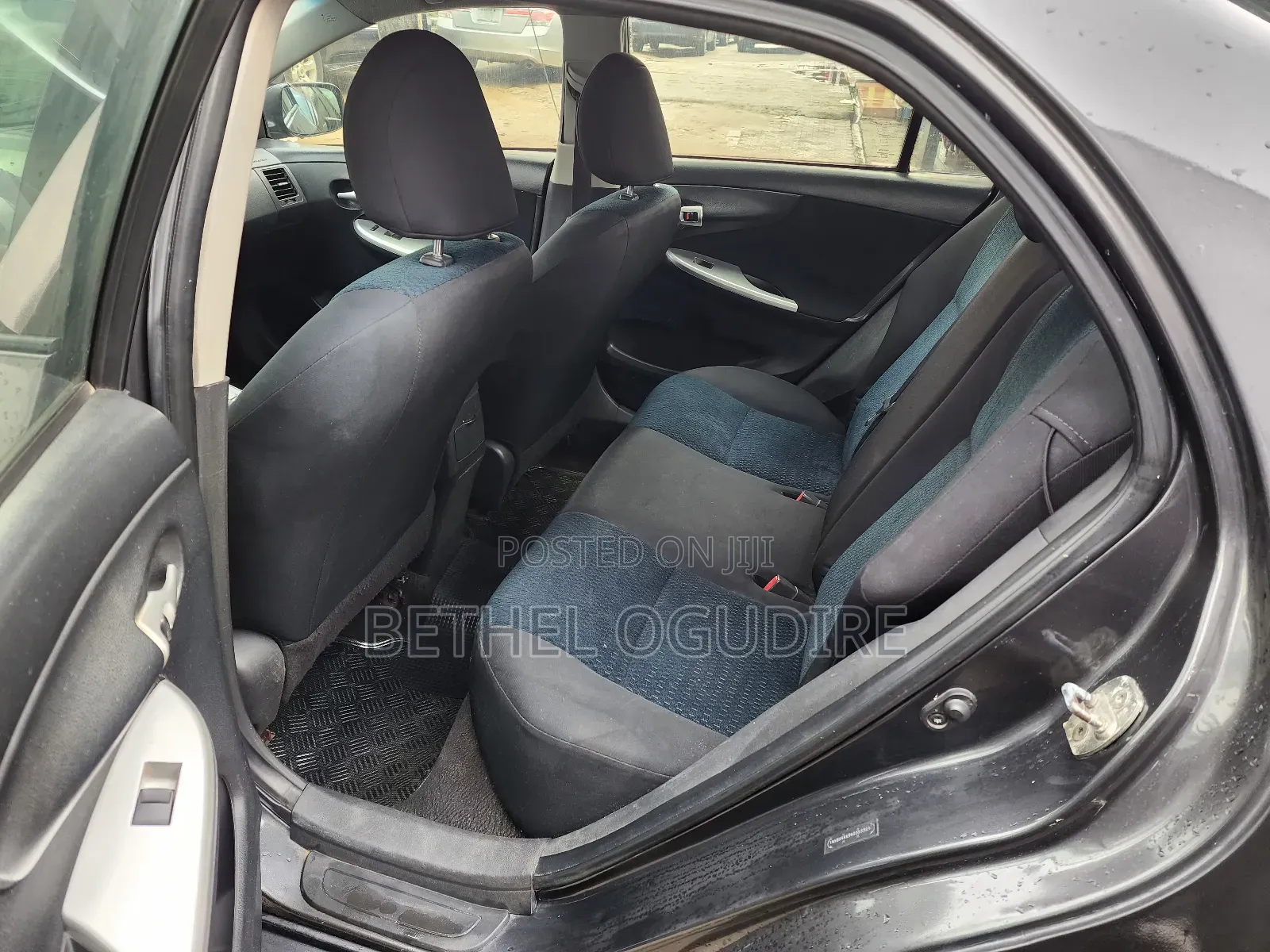 Toyota Corolla LE 4dr Sedan (1.8L 4cyl 4A) 2010 Gray