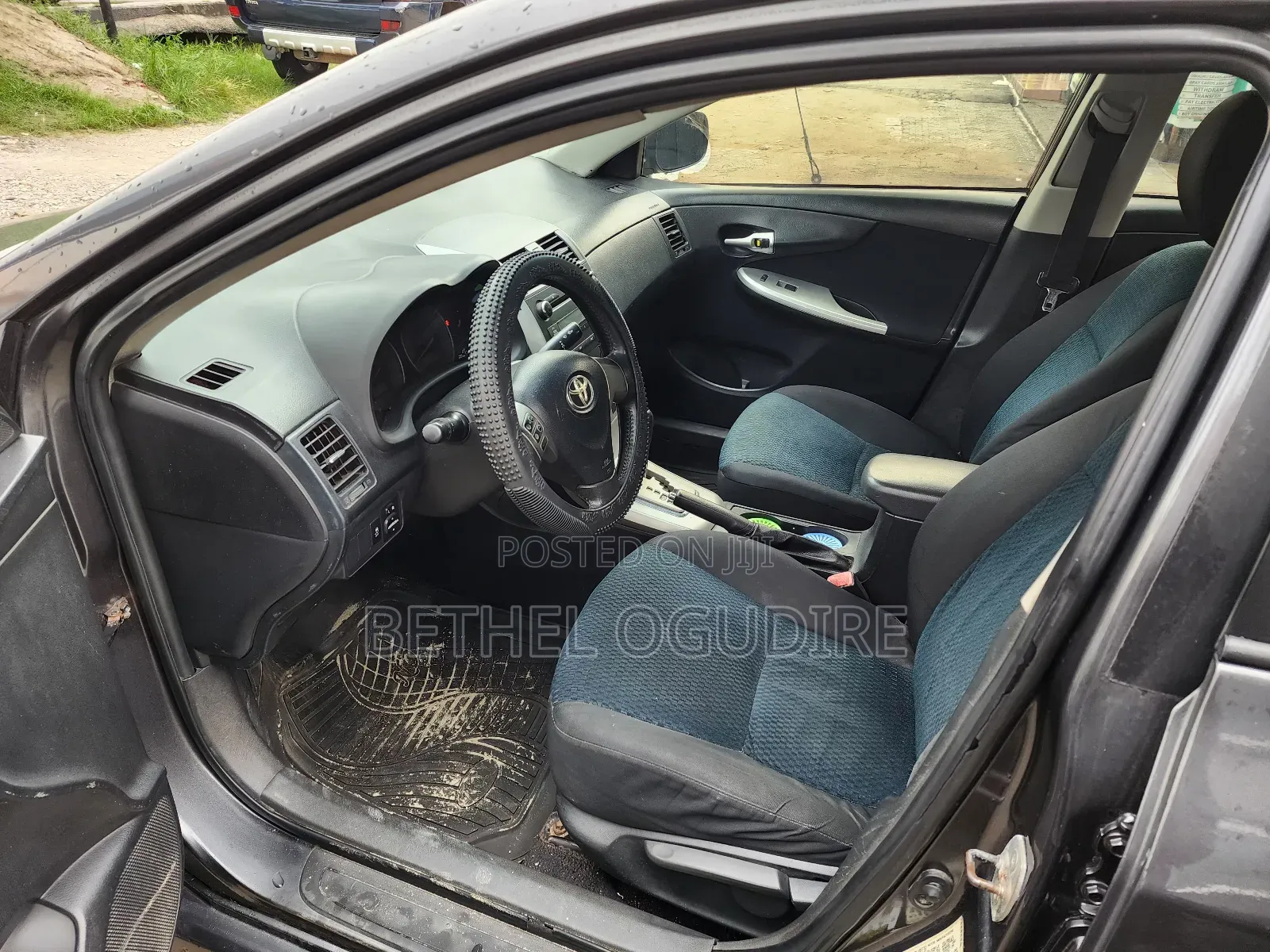 Toyota Corolla LE 4dr Sedan (1.8L 4cyl 4A) 2010 Gray