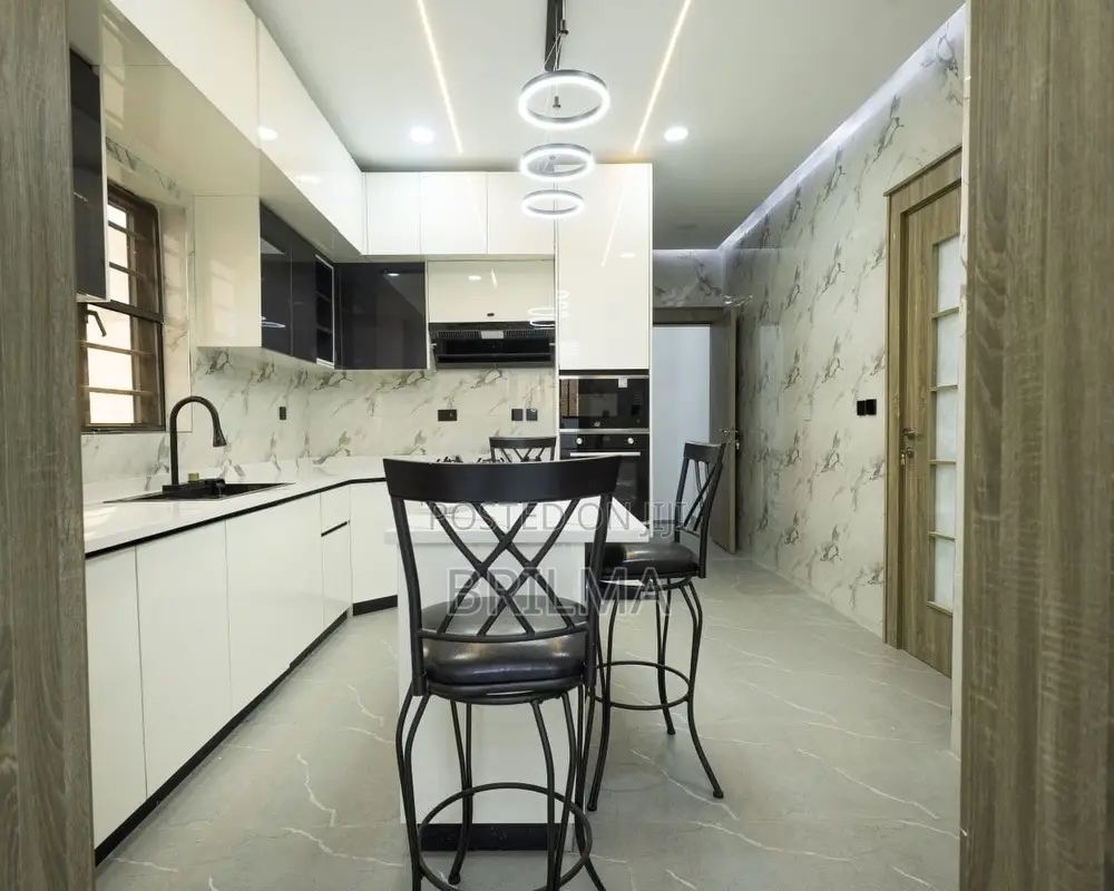 5bdrm Duplex in Guzape District for sale