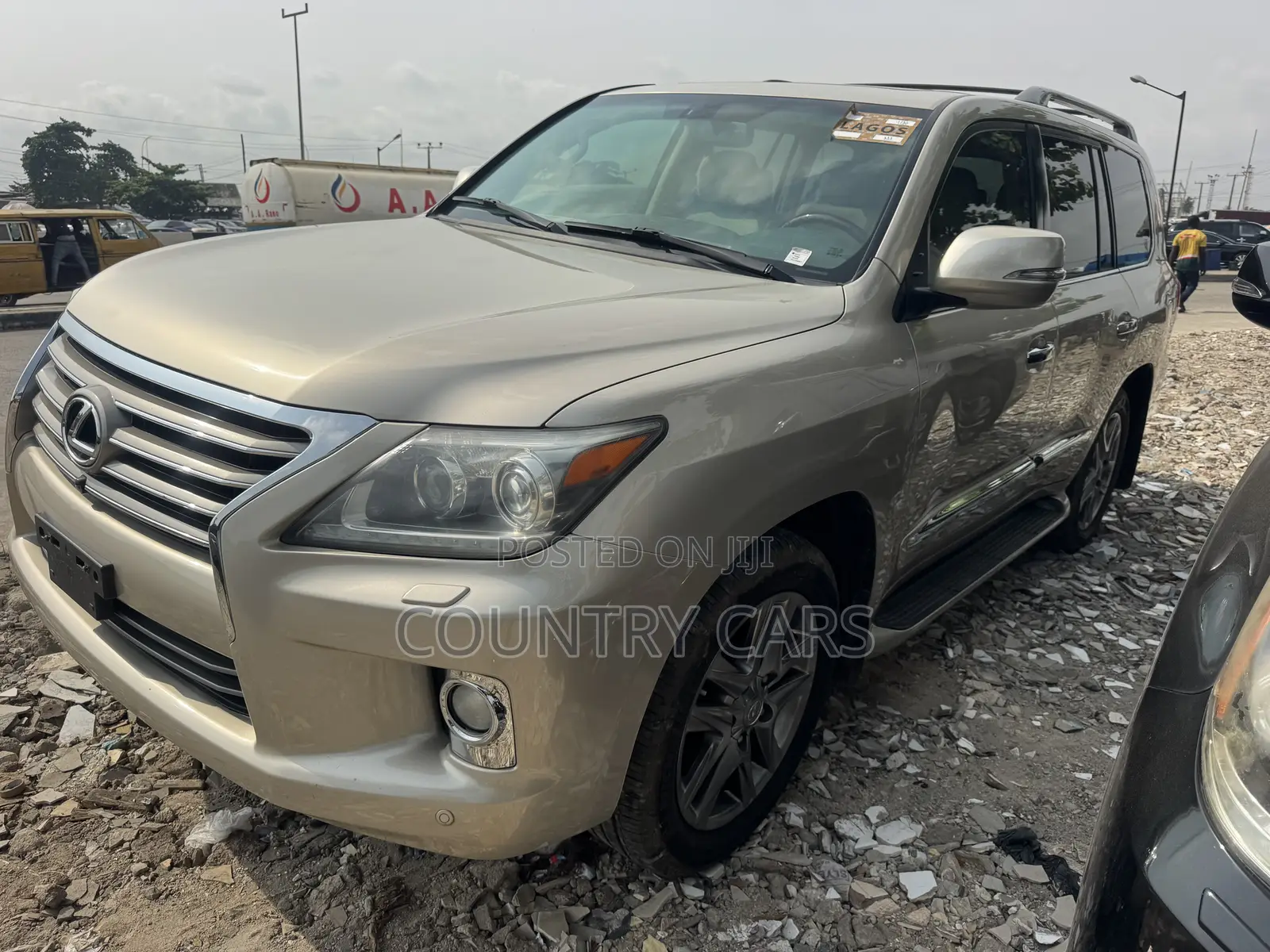 Lexus LX 570 AWD 2015 Gold