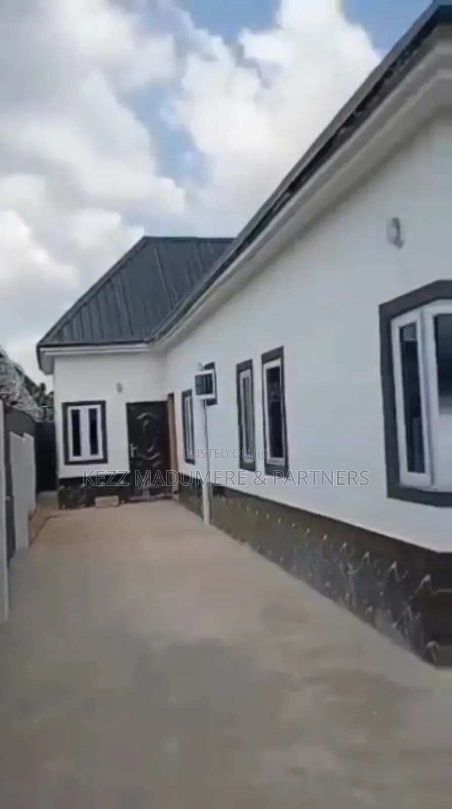 4bdrm Bungalow in Area N, World Bank for sale