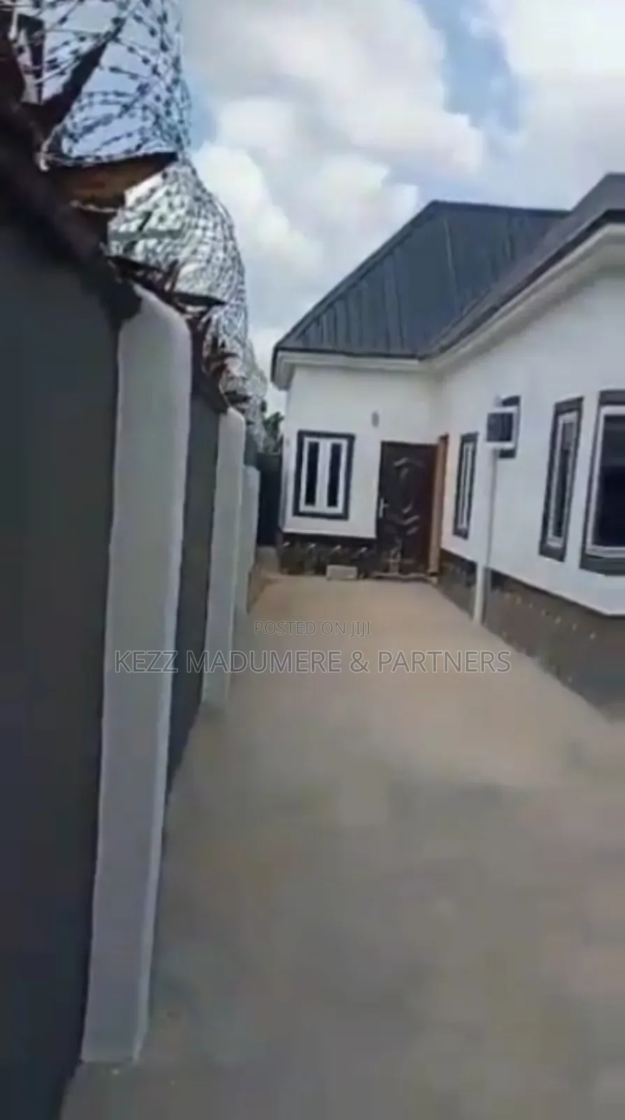 4bdrm Bungalow in Area N, World Bank for sale