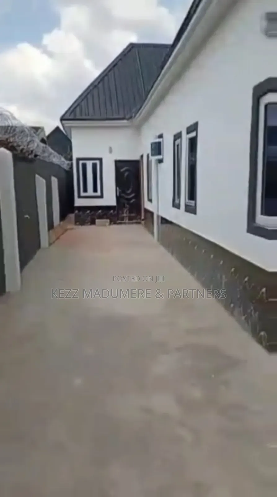 4bdrm Bungalow in Area N, World Bank for sale