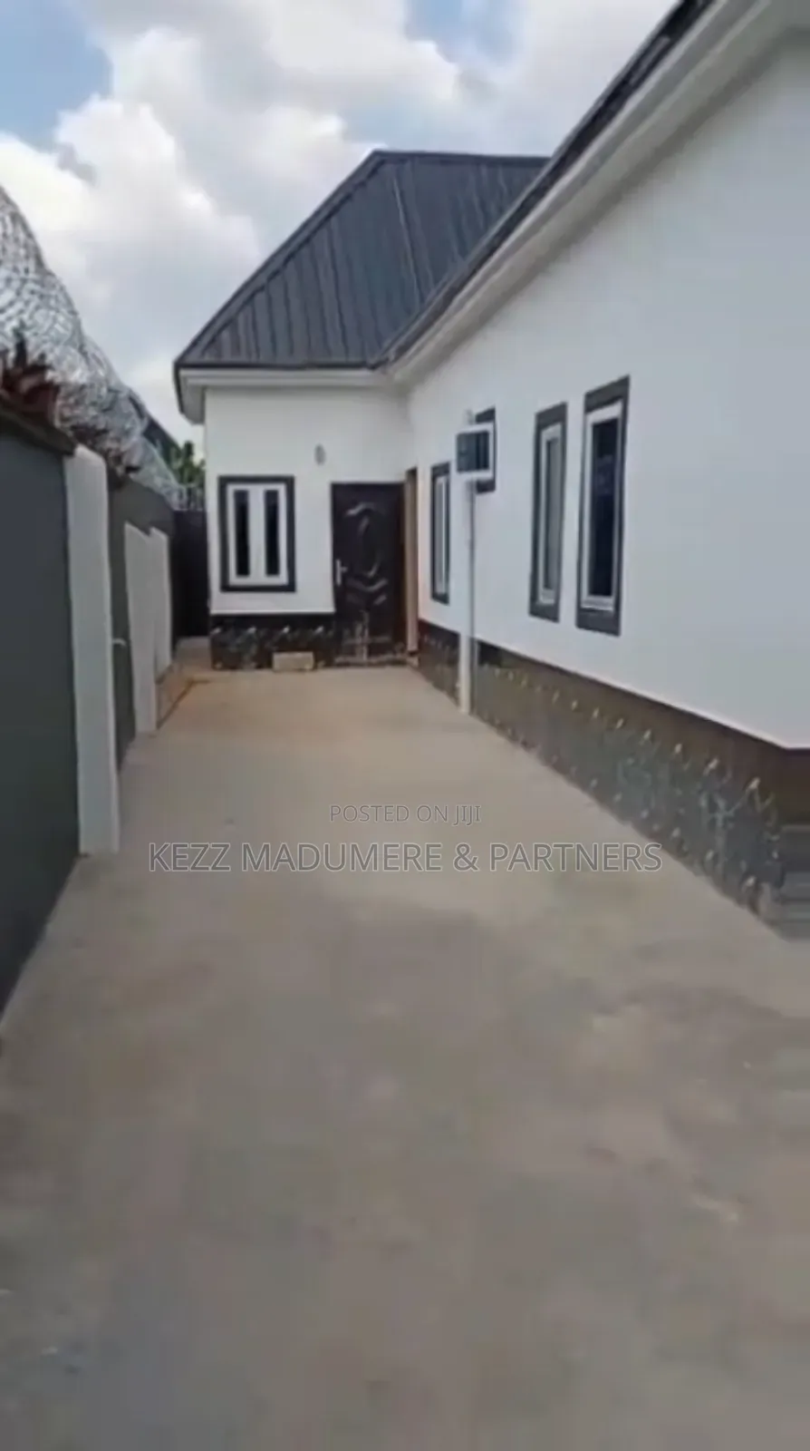 4bdrm Bungalow in Area N, World Bank for sale