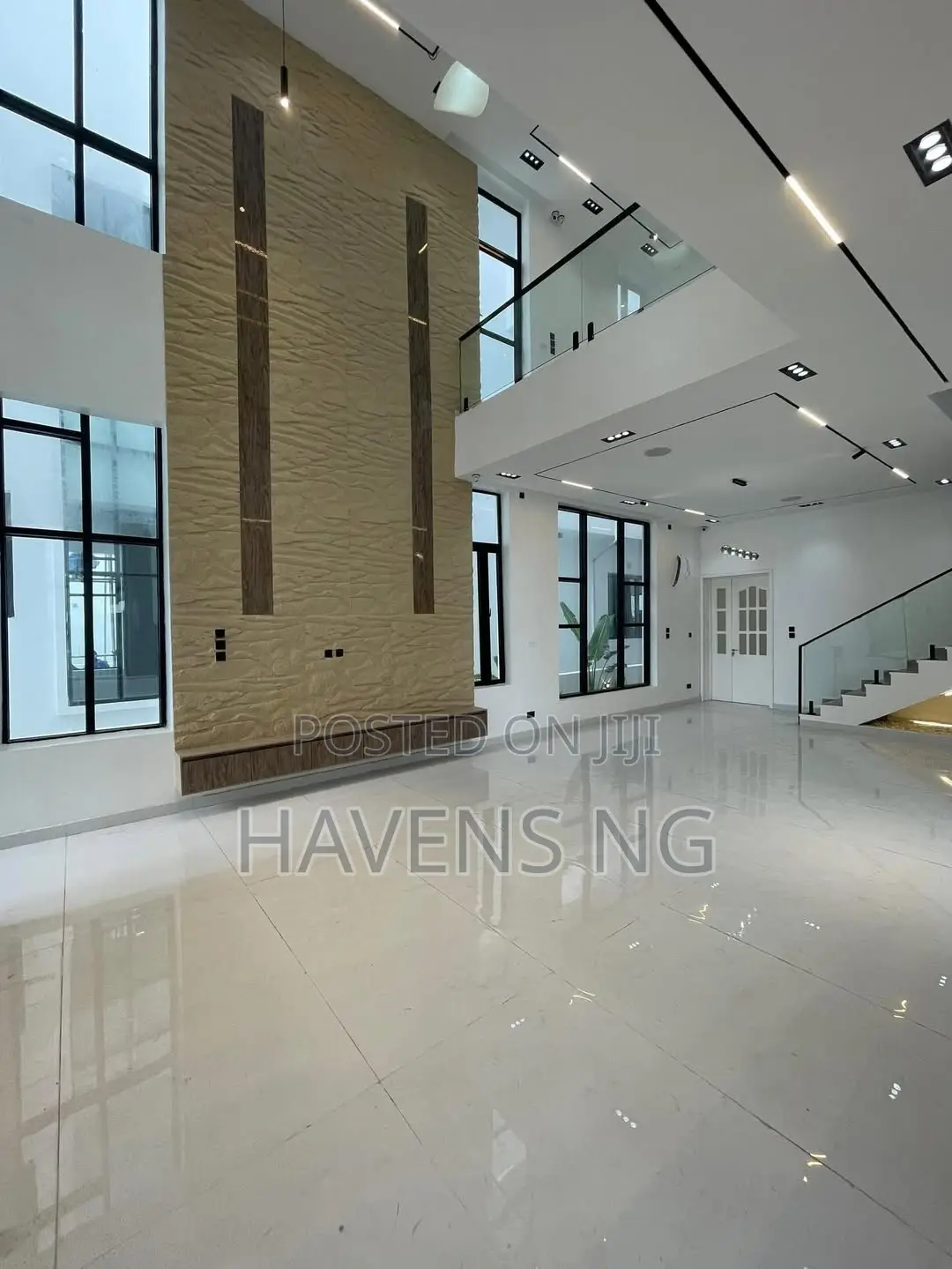 5bdrm Duplex in Osapa london for sale