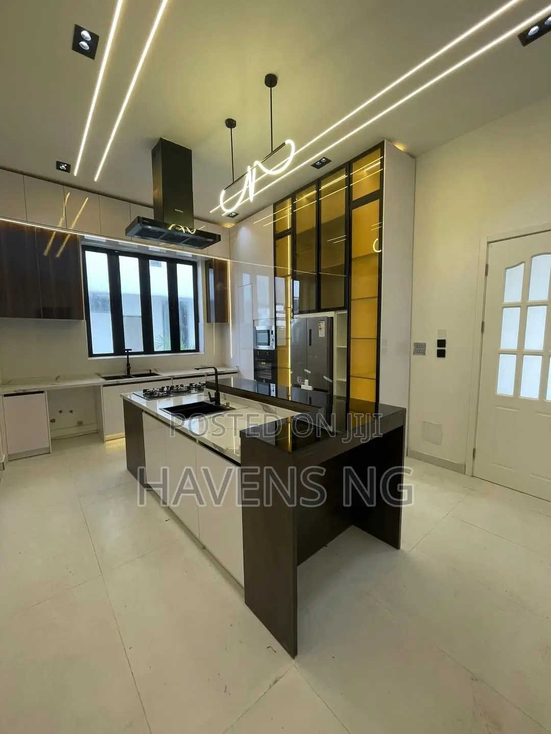 5bdrm Duplex in Osapa london for sale