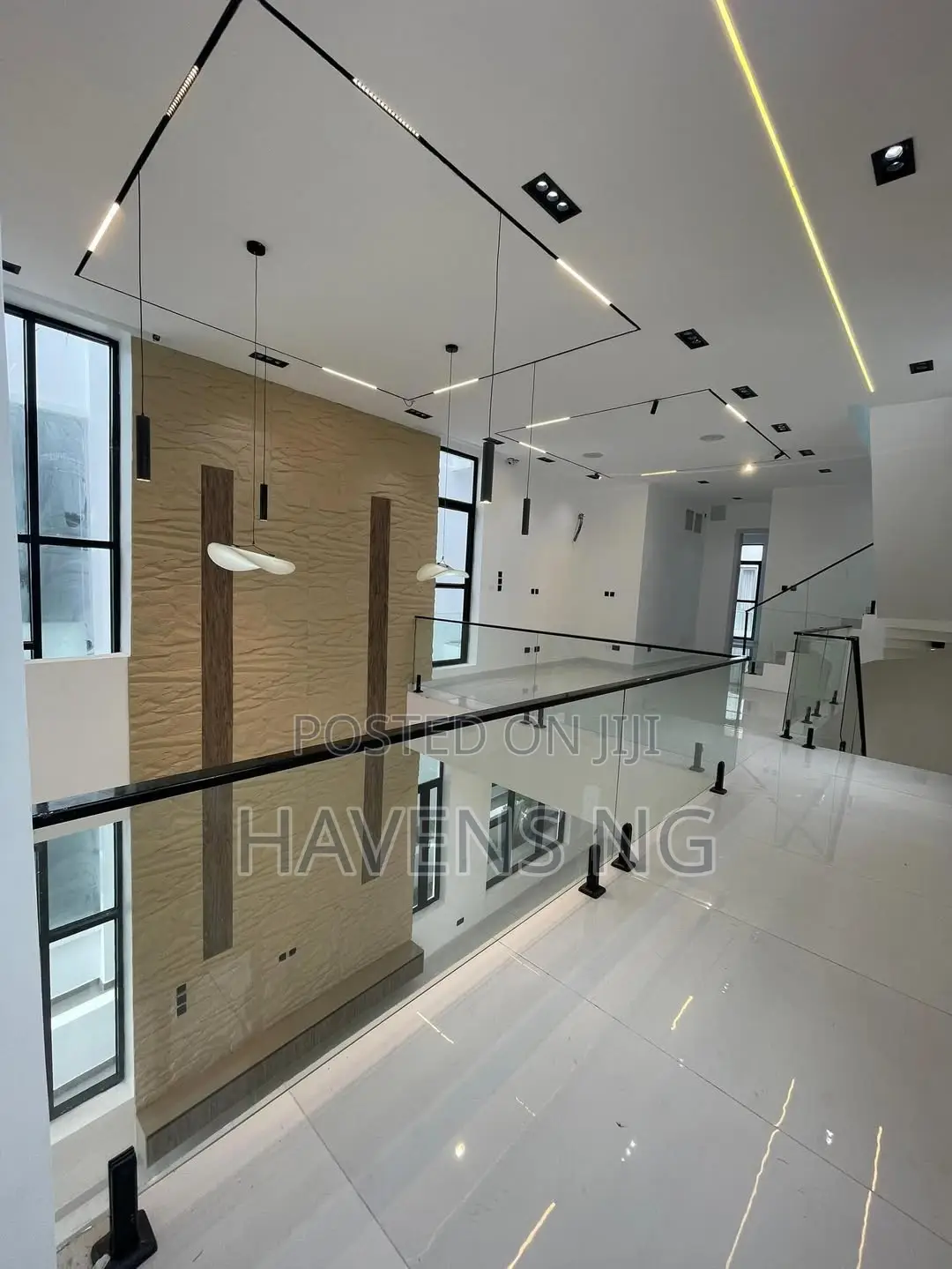 5bdrm Duplex in Osapa london for sale