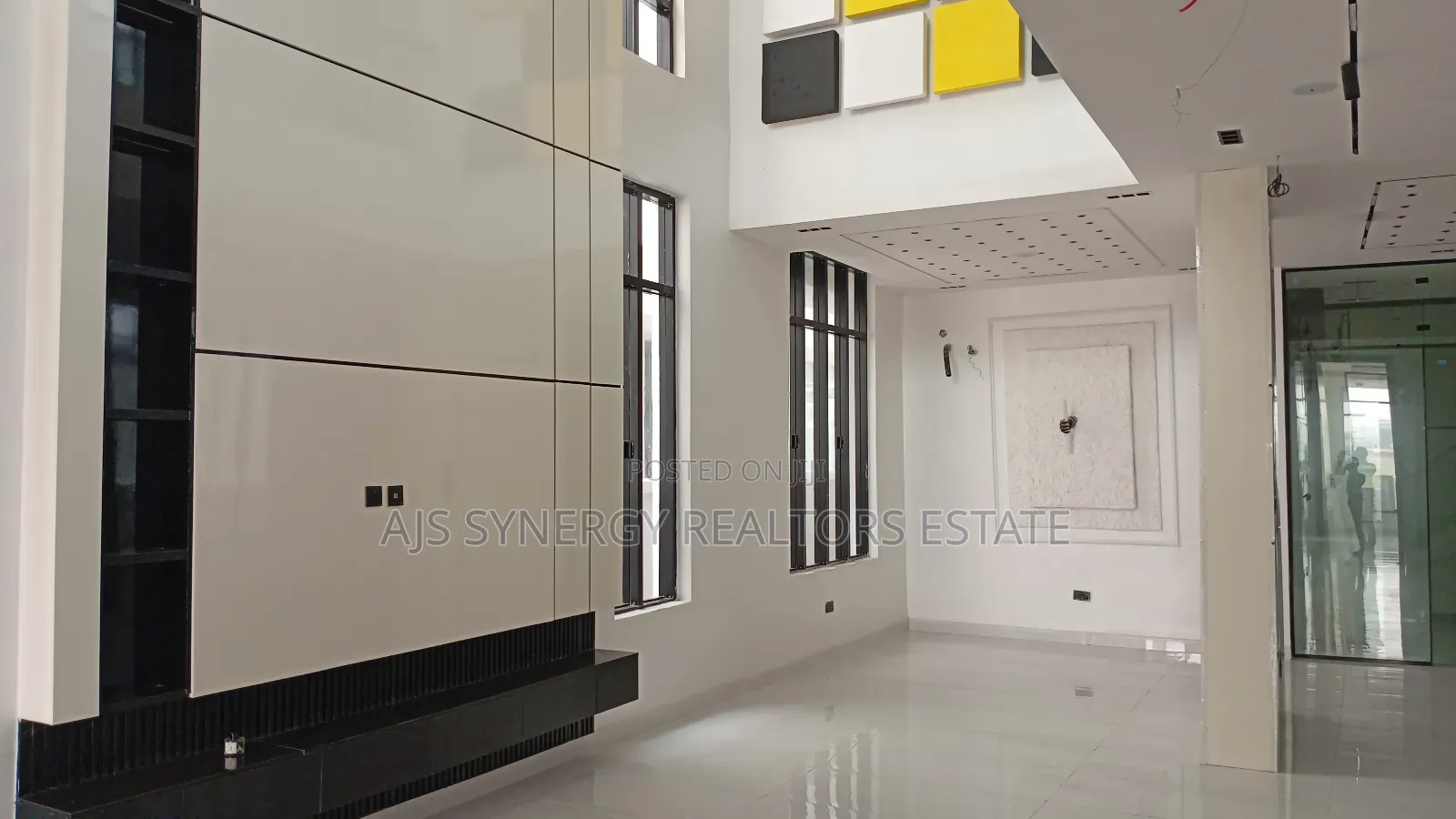 6bdrm Duplex in Chevron for sale