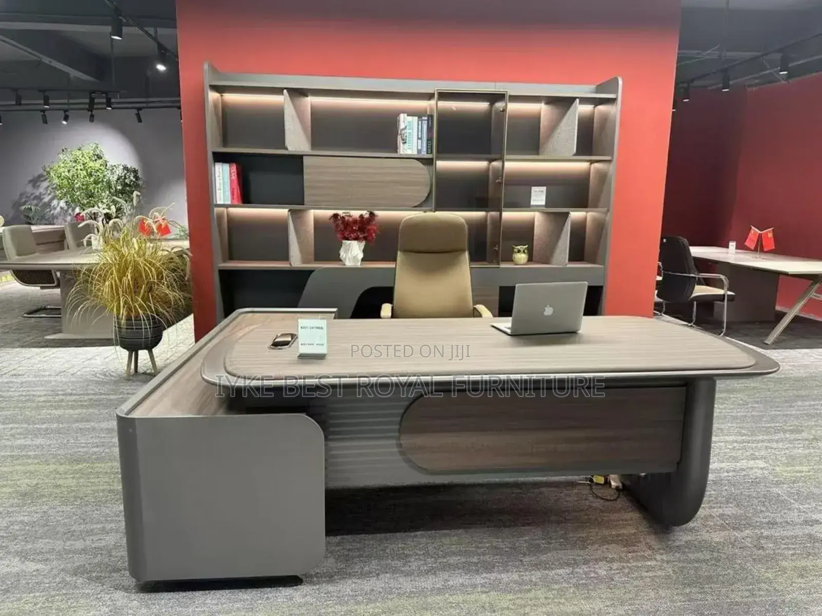 Special Quality Office Executive Table With Extension