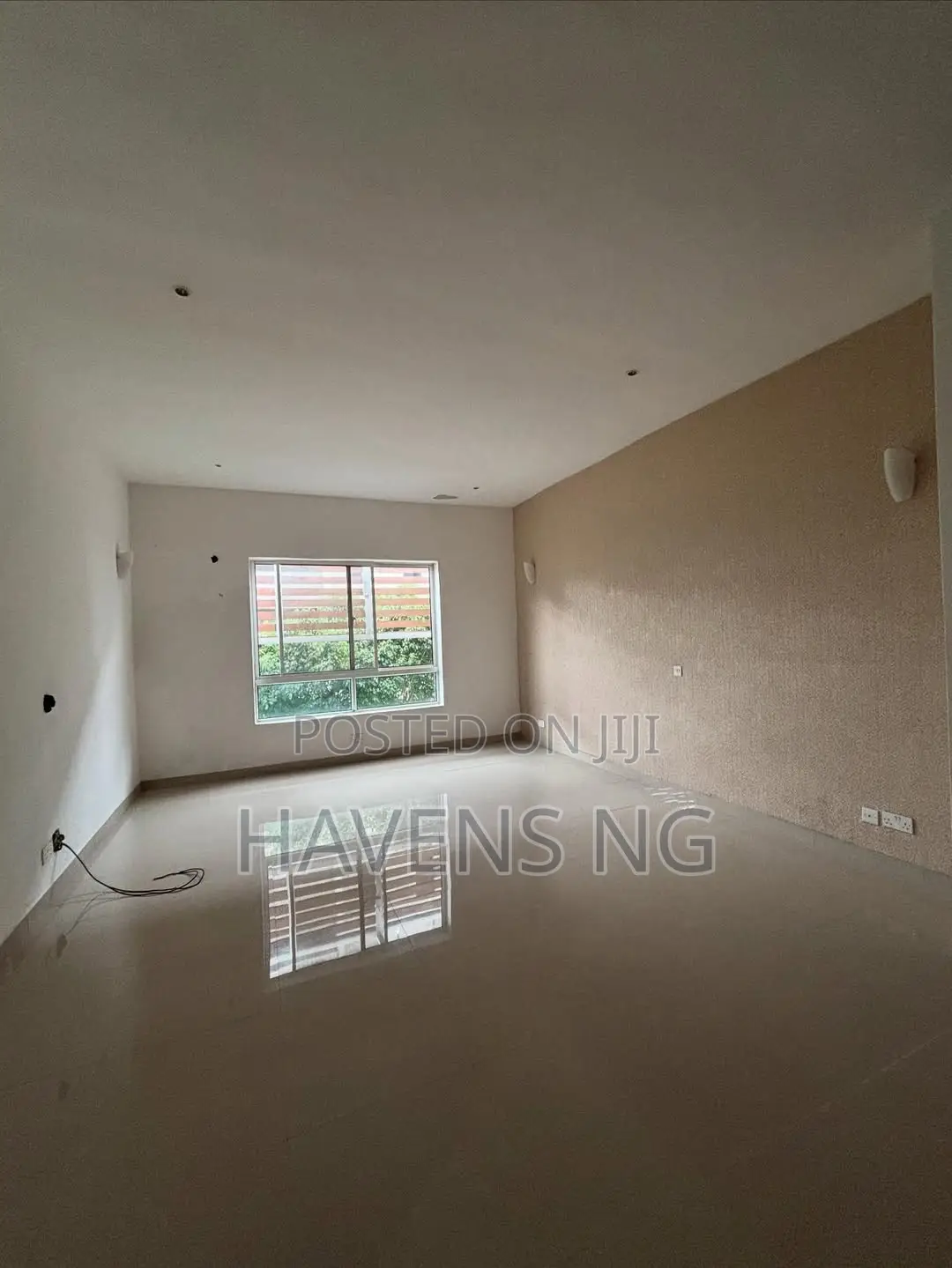 3bdrm Duplex in Banana Island for sale