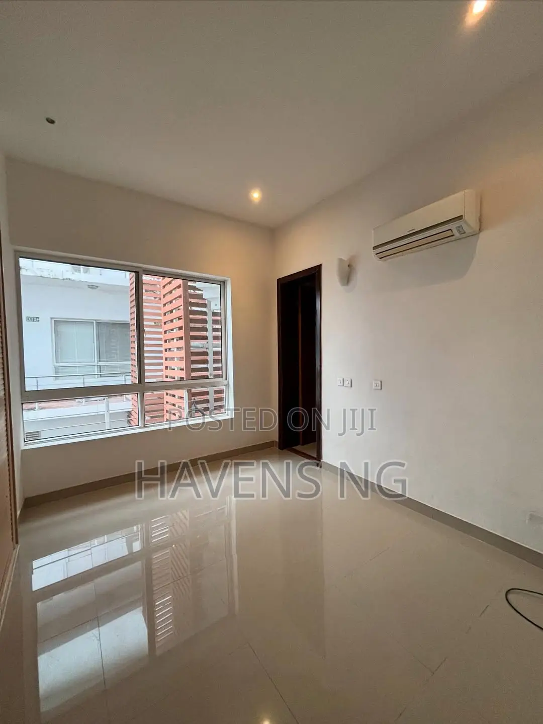 3bdrm Duplex in Banana Island for sale