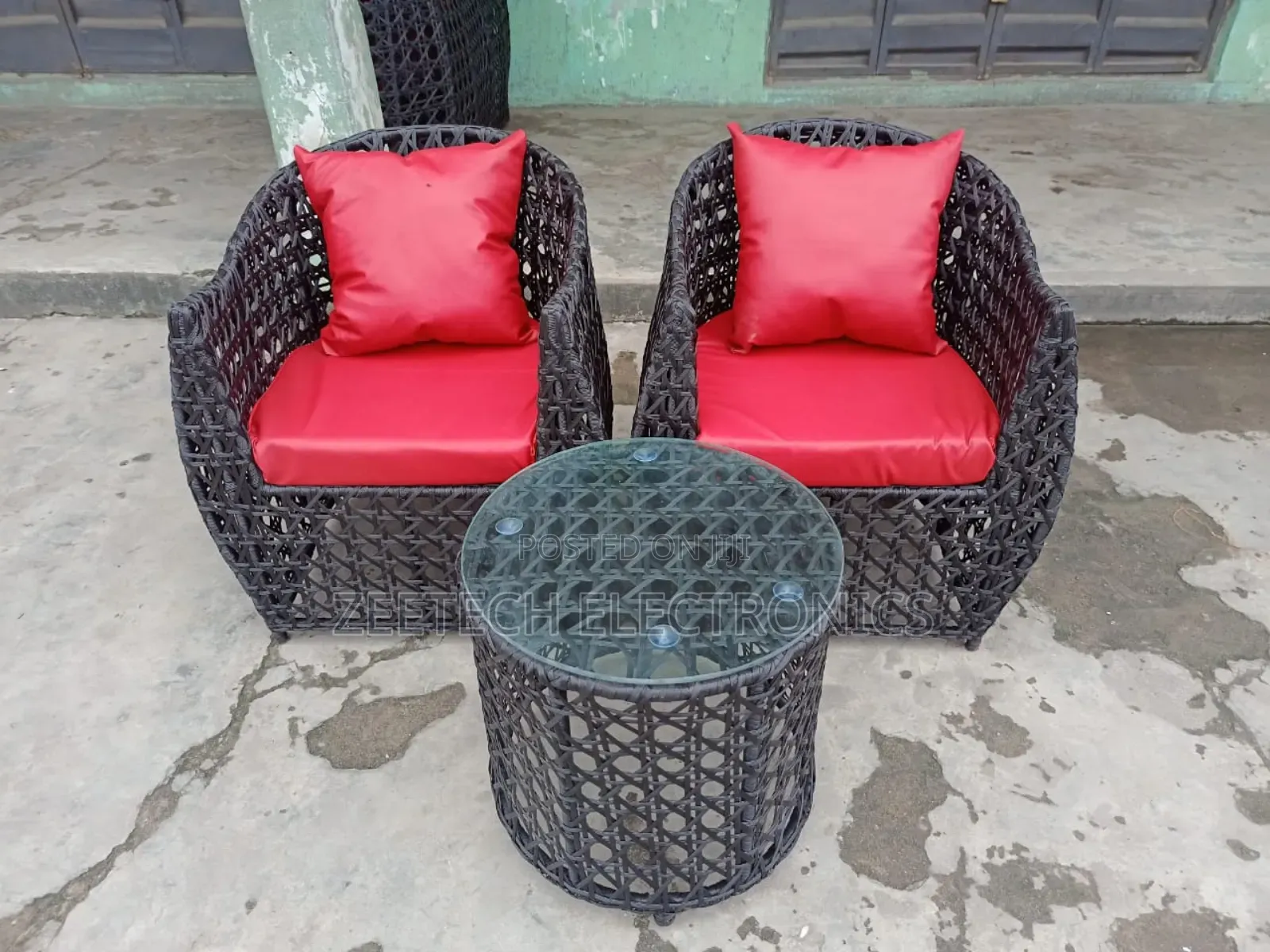 Elegant Wicker Outdoor Chair With Table