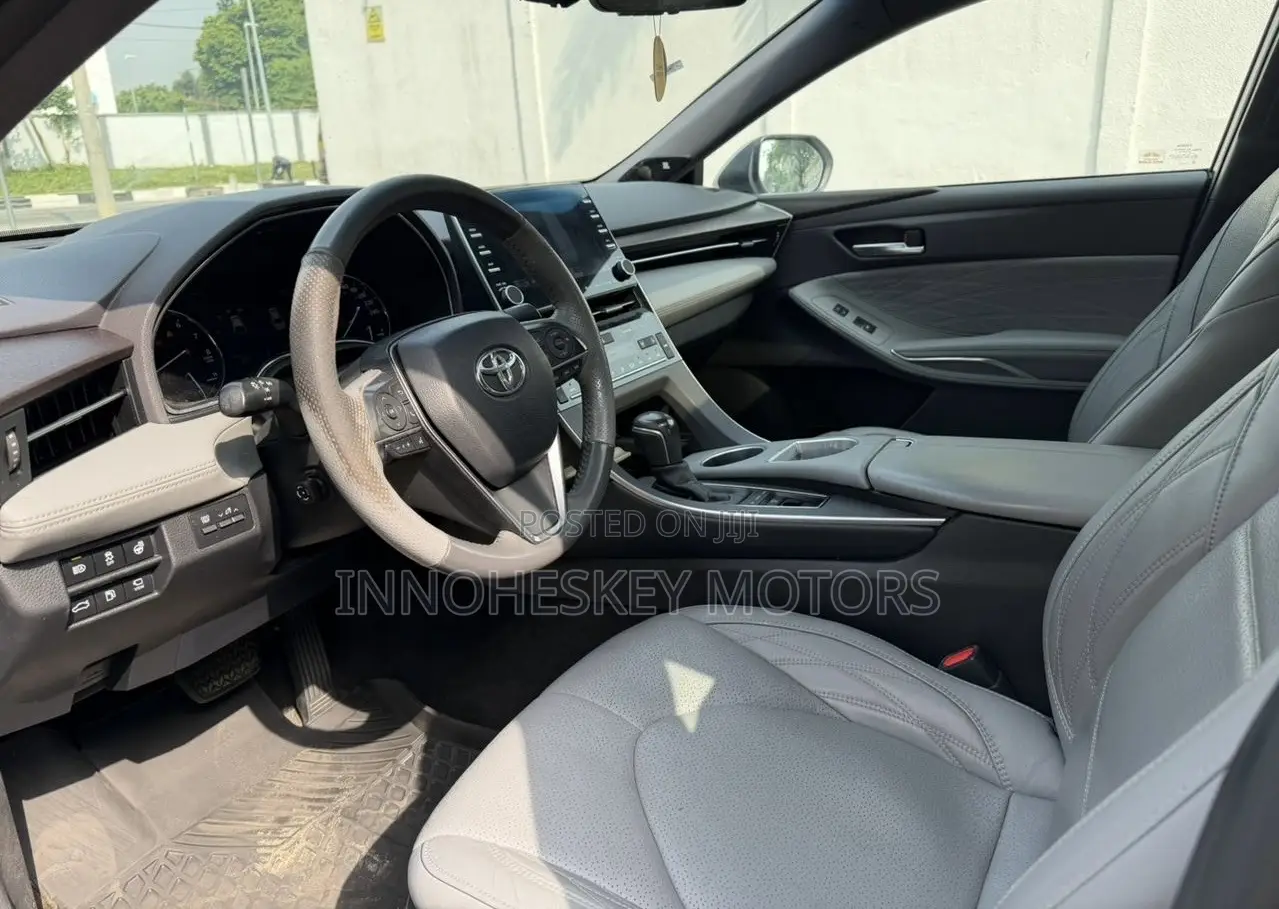 Toyota Avalon Limited FWD Sedan (3.5L V6 8A) 2019 White
