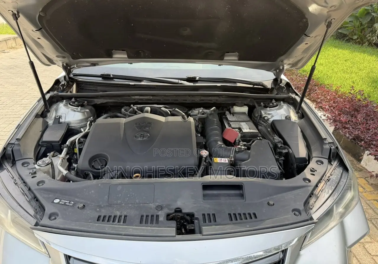 Toyota Avalon Limited FWD Sedan (3.5L V6 8A) 2019 White