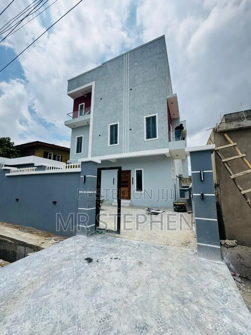 Elegantly Designed 5 Bedroom Detached Duplex With Bq in Ikeja