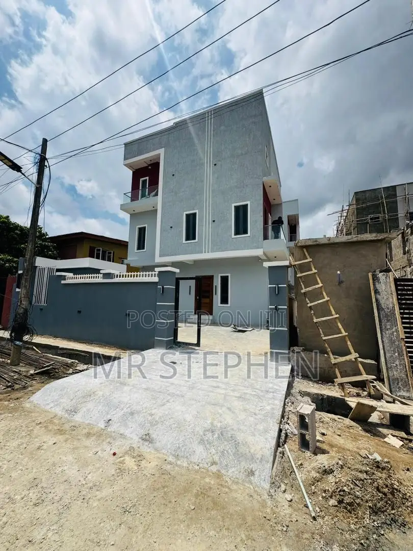 Elegantly Designed 5 Bedroom Detached Duplex With Bq in Ikeja