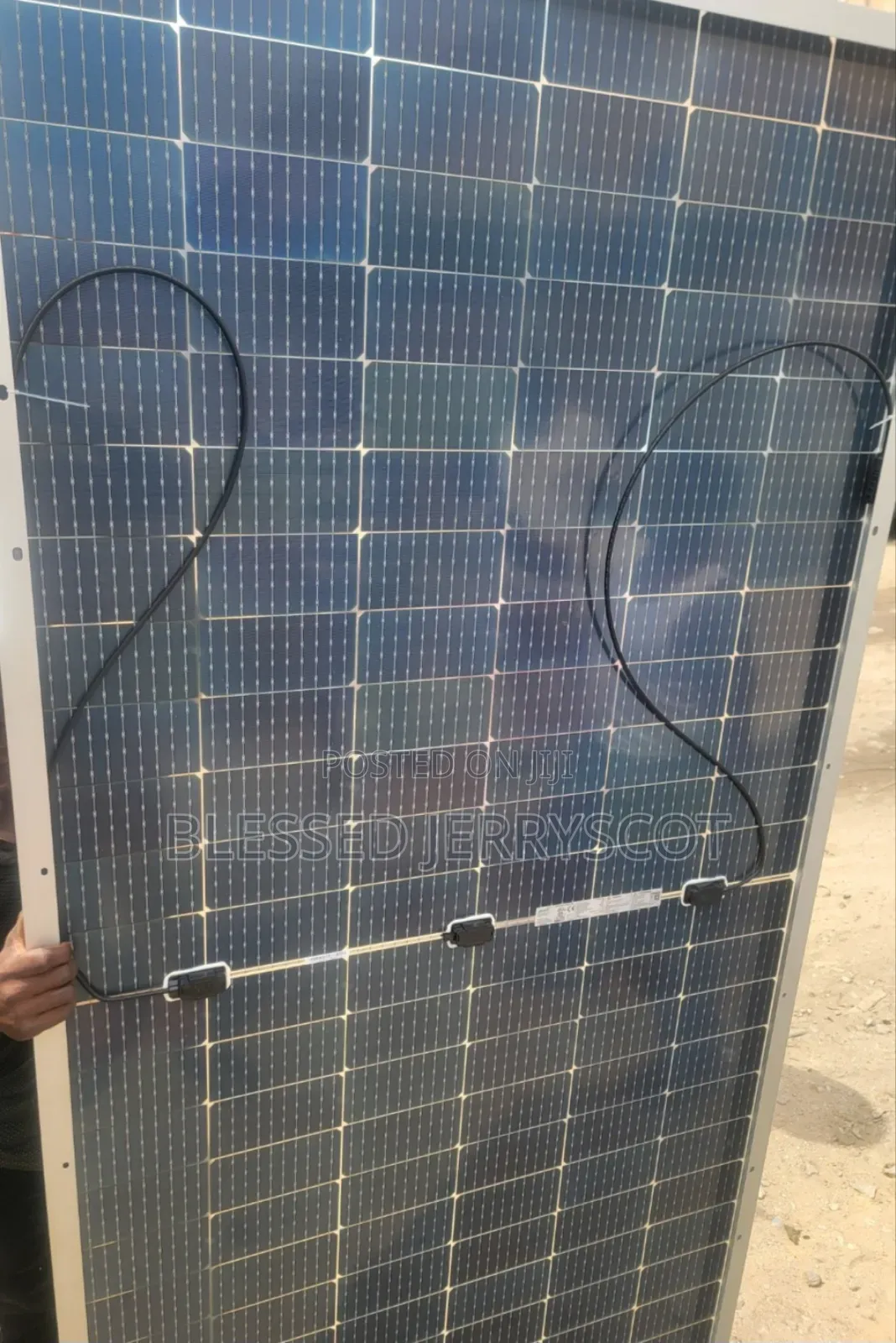 Jinko 650watts Monocrystalline Bi-Facial Solar Panels in Stock.