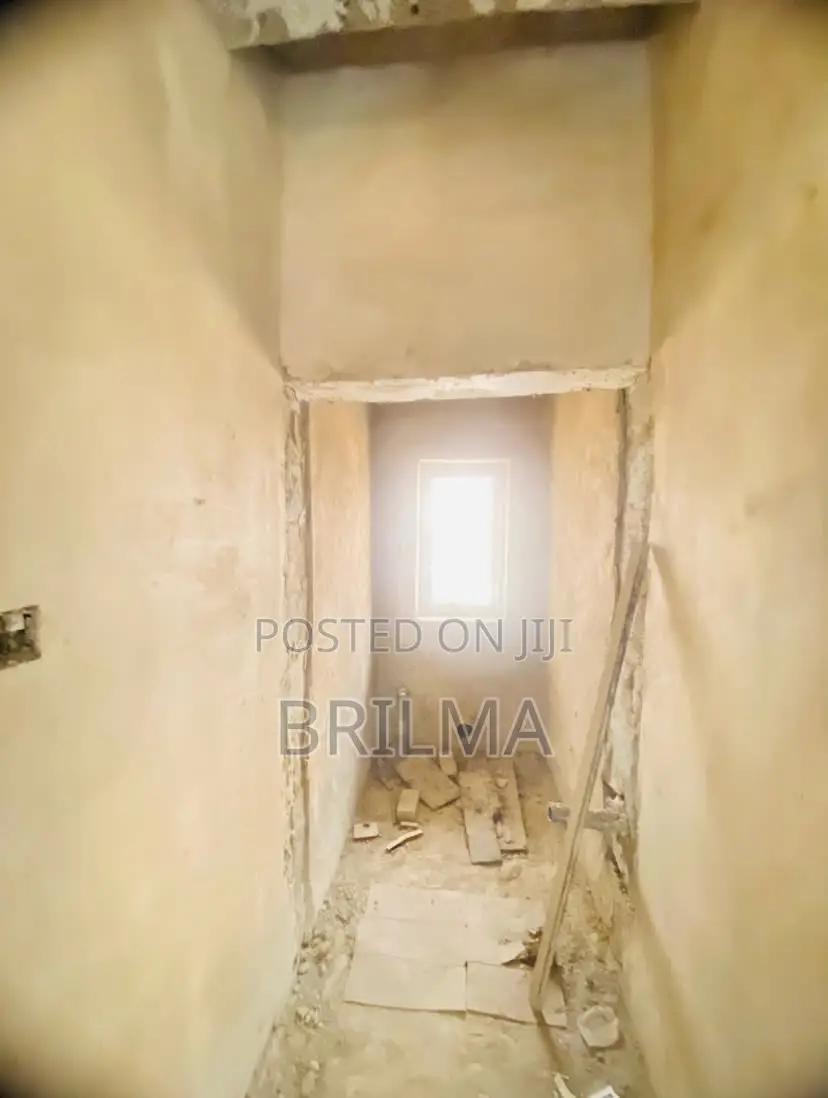 4bdrm Duplex in Kaura for sale