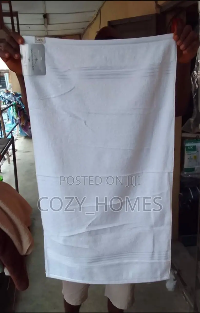 Medium Size White Towel–Soft, Absorbent Hotel Quality Bathroom Towel