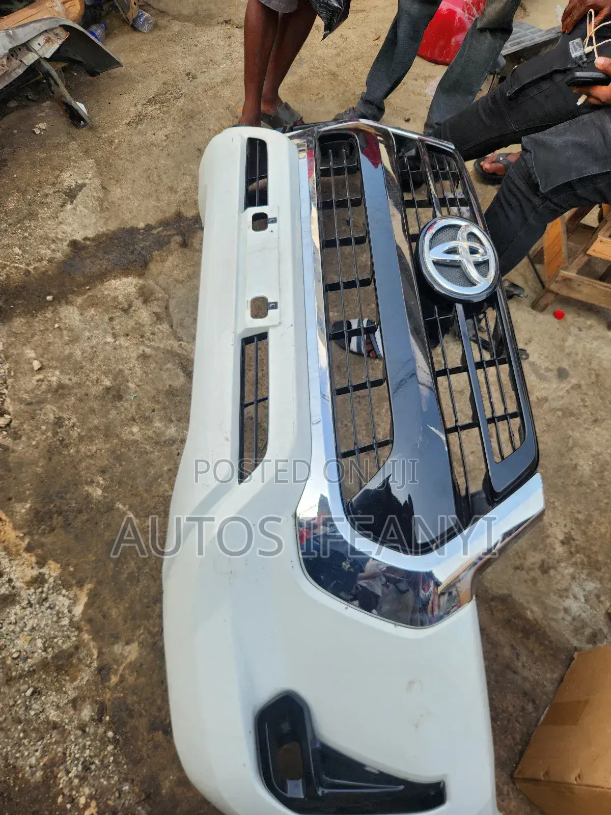 Complete Front Bumper Toyota Hilux 2020 Available Dm