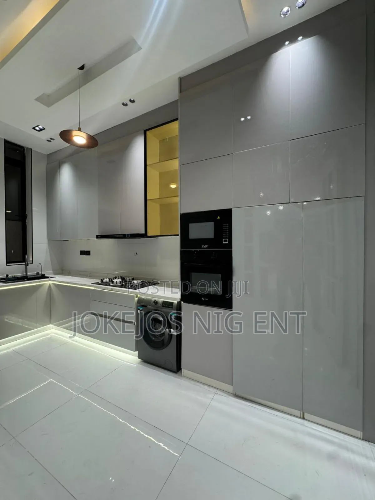 5bdrm Duplex in Chevron Drive for sale