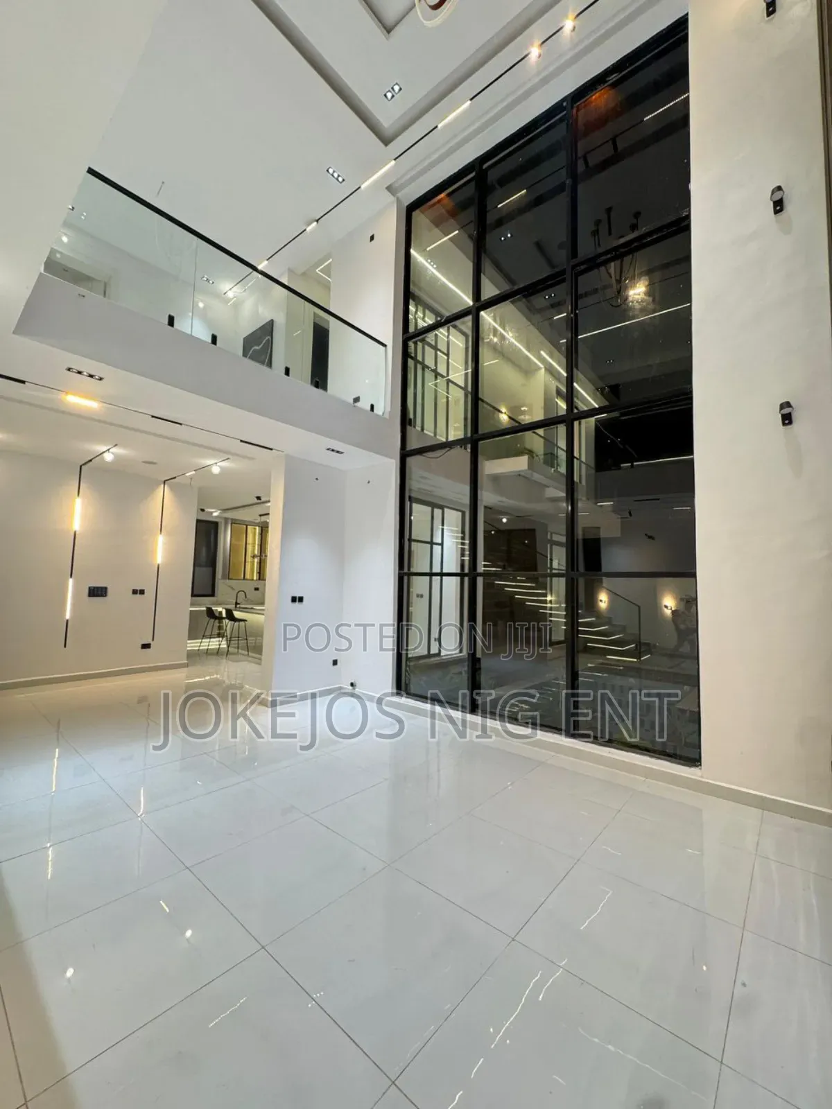 5bdrm Duplex in Chevron Drive for sale