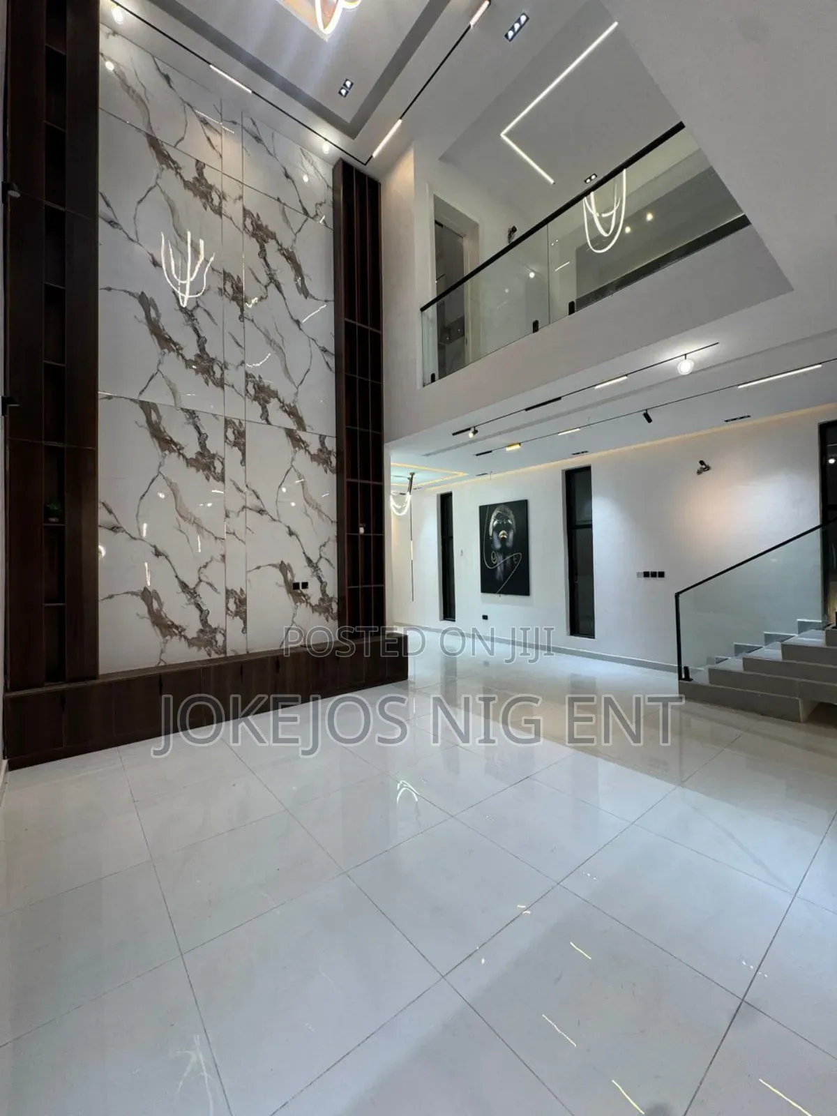 5bdrm Duplex in Chevron Drive for sale