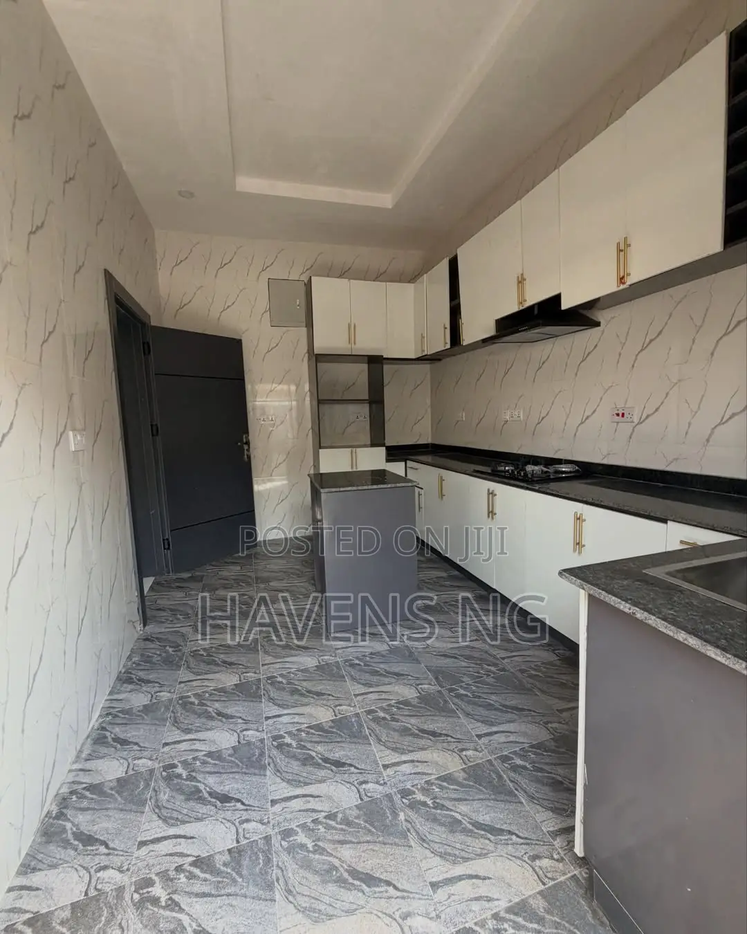 3bdrm Duplex in Airport Road / Ikeja for sale