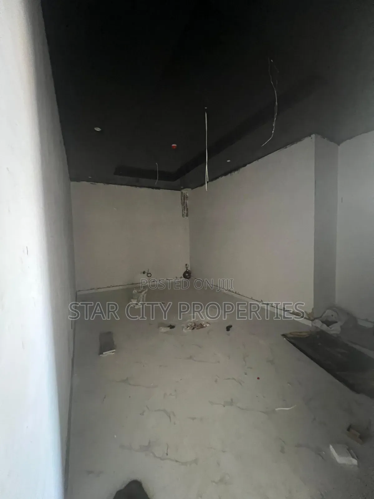 5bdrm House in Omole Phase 1 for sale