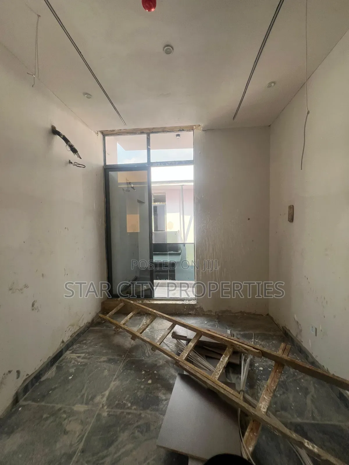 5bdrm House in Omole Phase 1 for sale