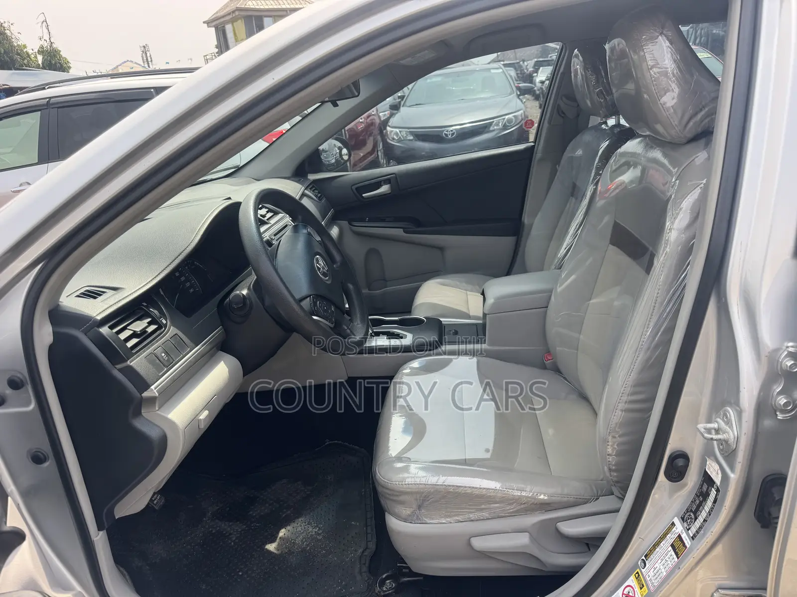 Toyota Camry LE 4dr Sedan (2.5L 4cyl 6A) 2013 Silver