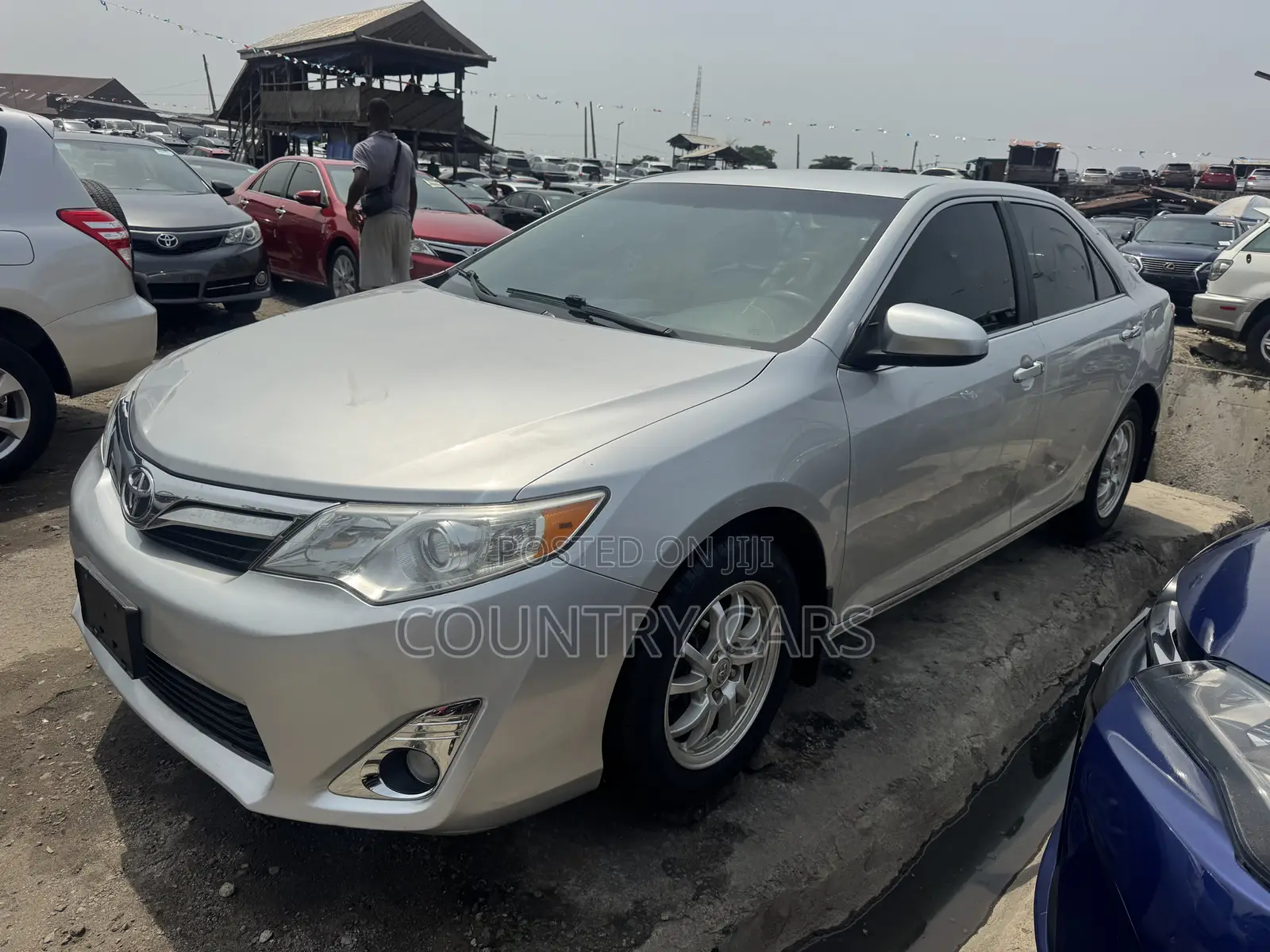Toyota Camry LE 4dr Sedan (2.5L 4cyl 6A) 2013 Silver