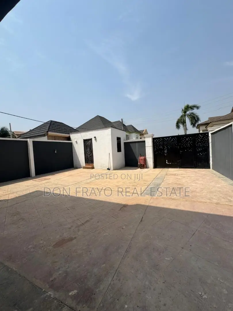 4bdrm Duplex in Main Ikolaba Gra, Bodija for sale