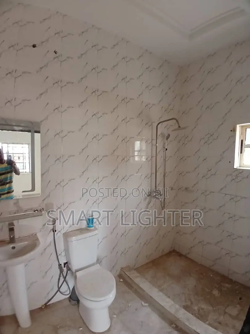 3bdrm Block of Flats in Wuye for rent