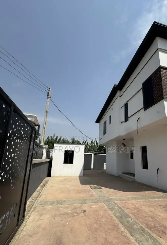 4bdrm Duplex in Main Ikolaba Gra, Bodija for sale