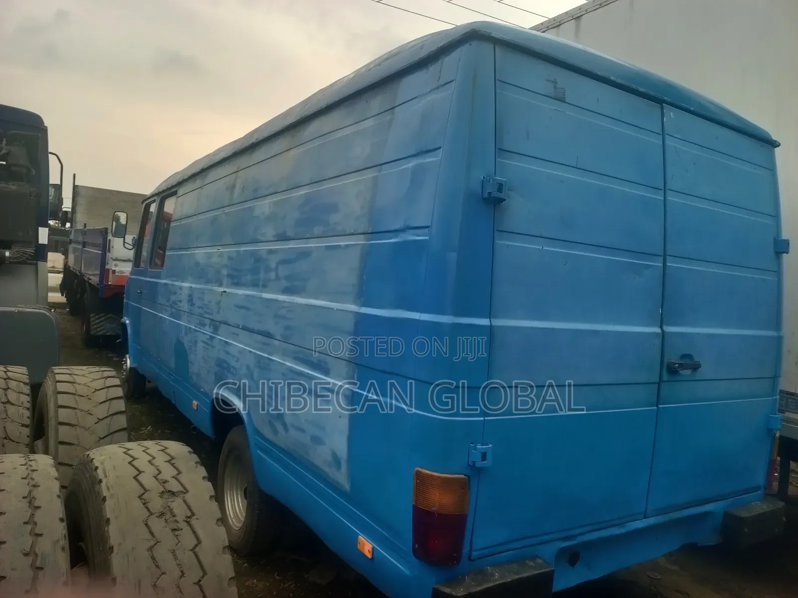 Mercedes-Benz T1/TN 1995 Blue
