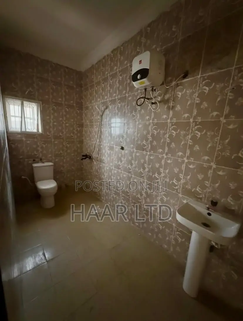 2bdrm Apartment in Lekki Phase 1 for rent