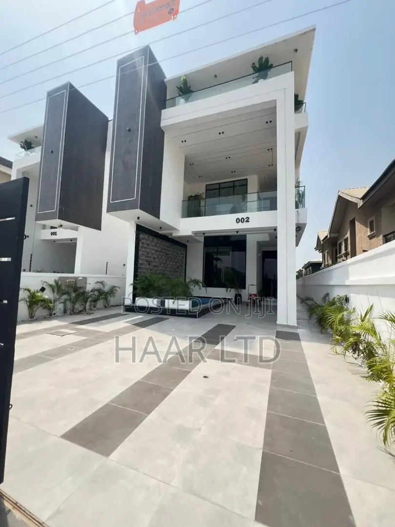 5bdrm Duplex in Ikota for sale