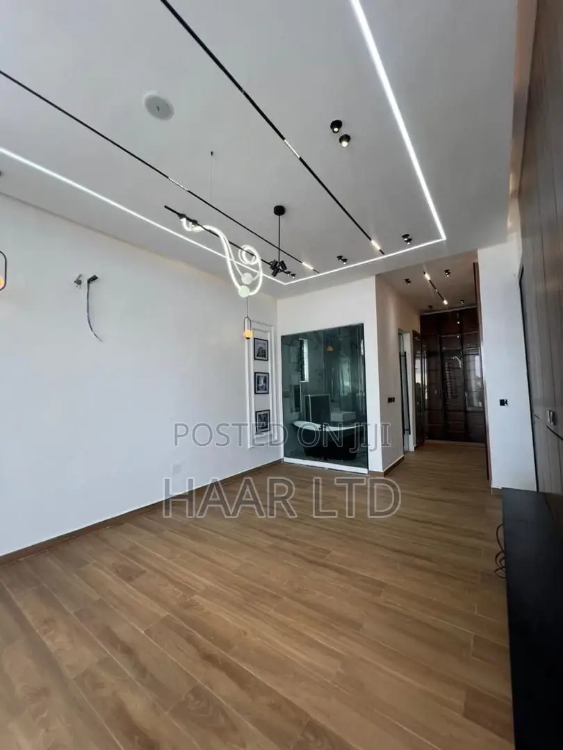 5bdrm Duplex in Ikota for sale