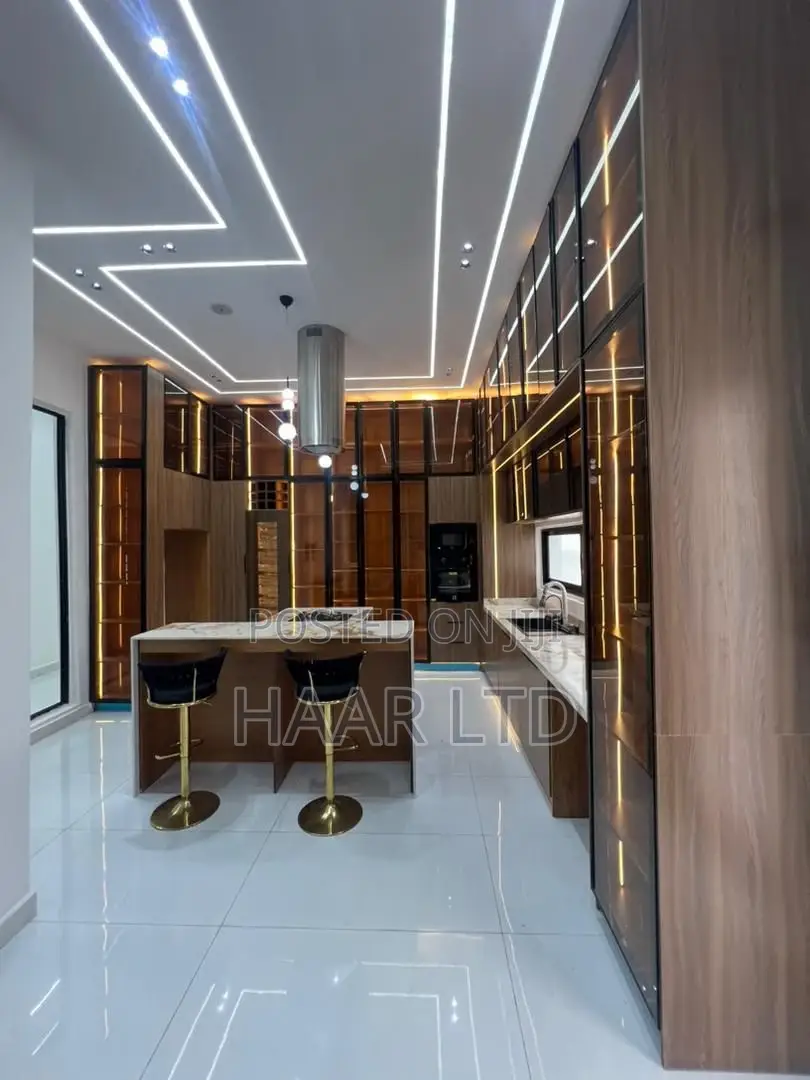 5bdrm Duplex in Ikota for sale