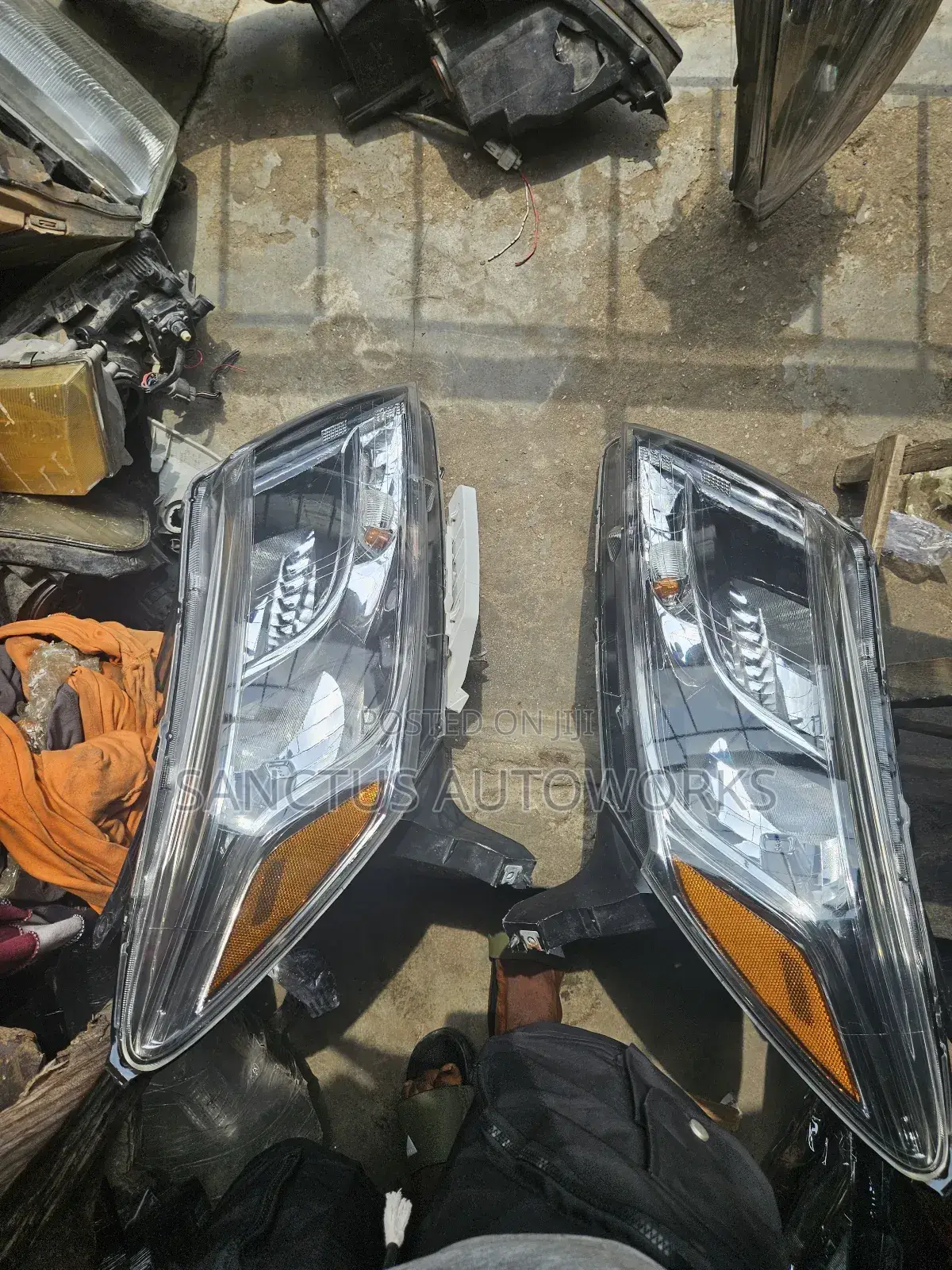 Headlight Nissan Pathfinder 2014