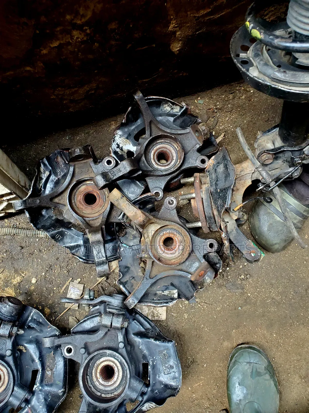 Kia Cerato 2013 Front Hubs