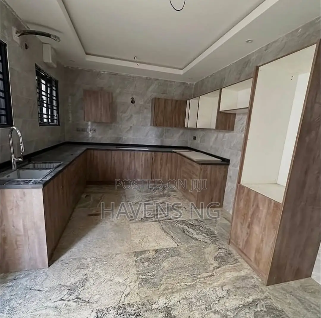 4bdrm Duplex in Life Camp for sale