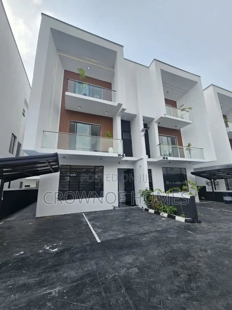 4bdrm Duplex in Chevron for sale