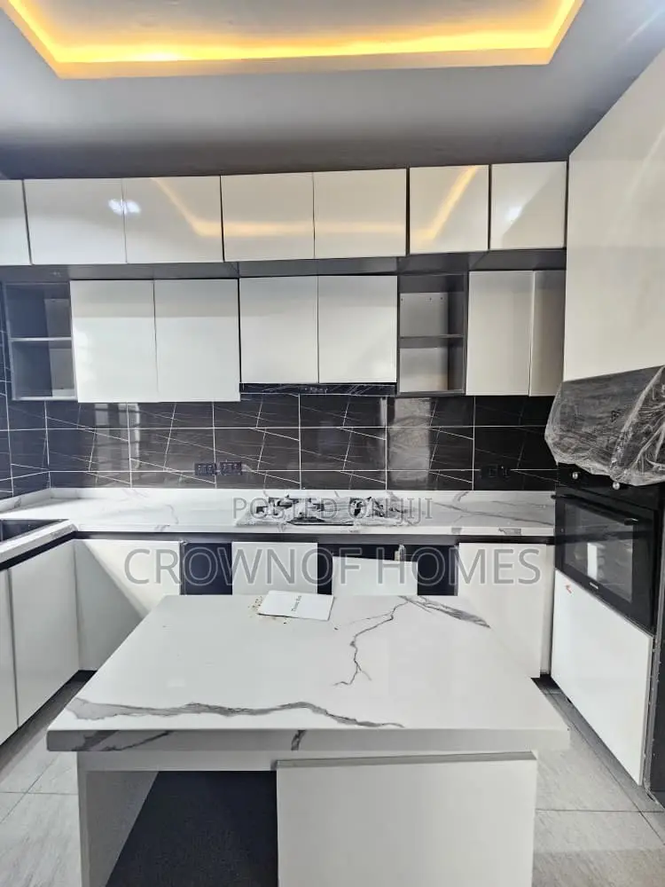4bdrm Duplex in Chevron for sale