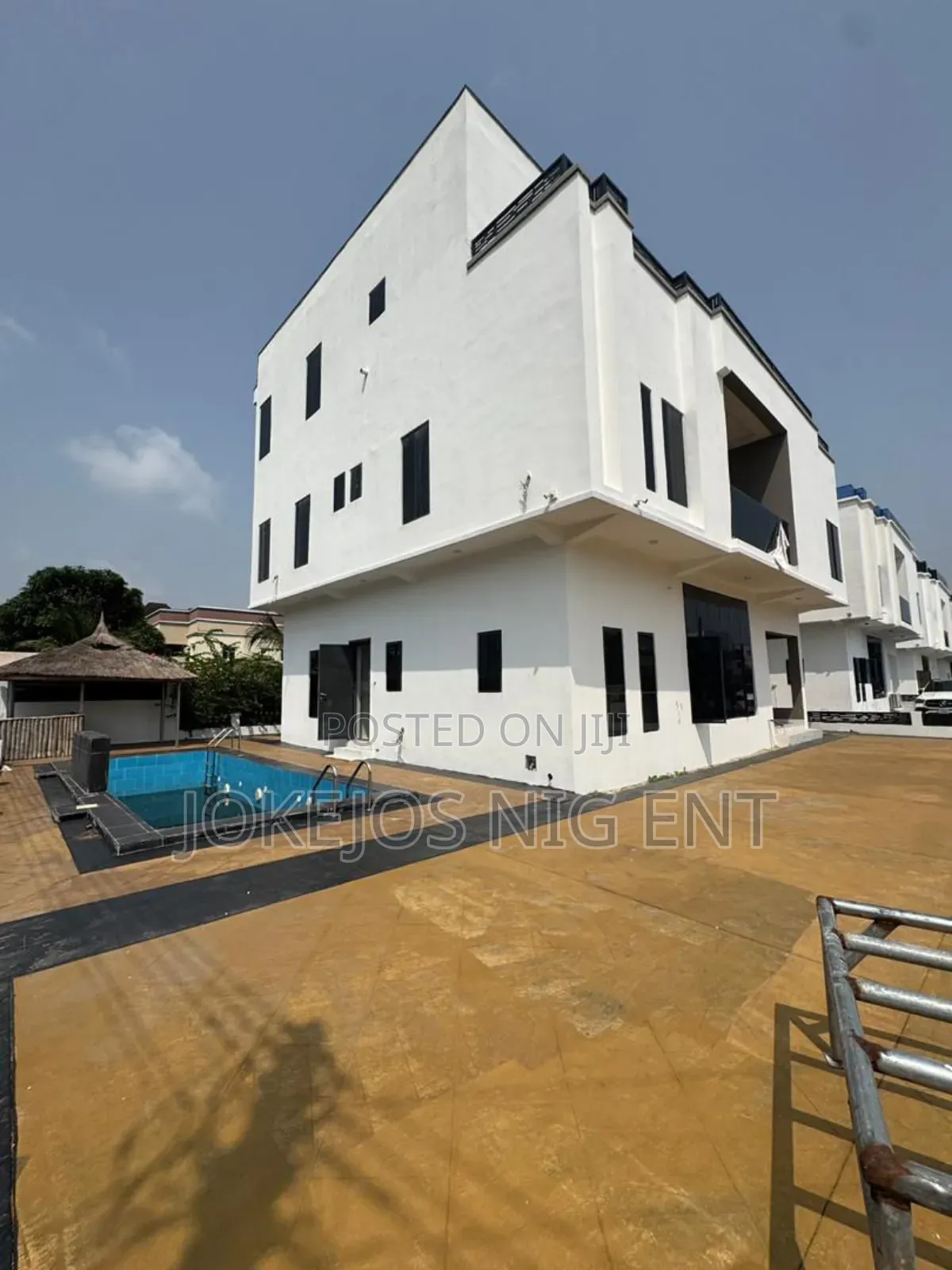 5bdrm Duplex in Osapa London for sale