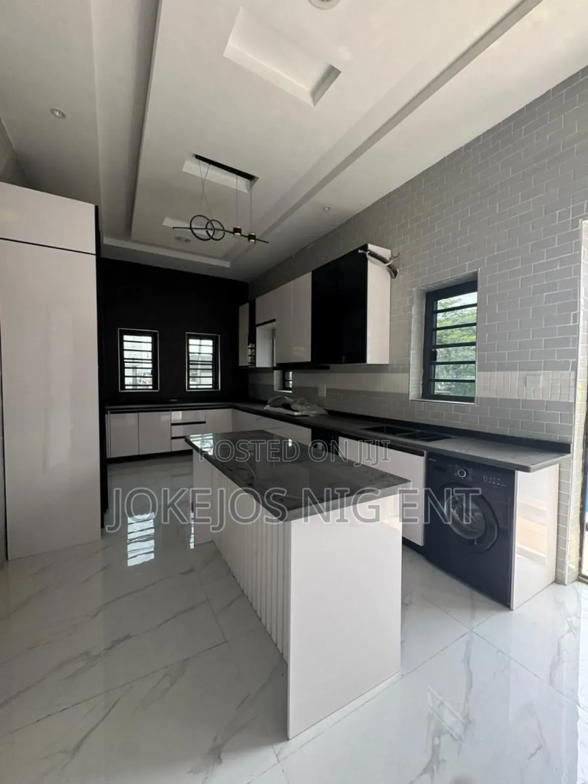 5bdrm Duplex in Osapa London for sale