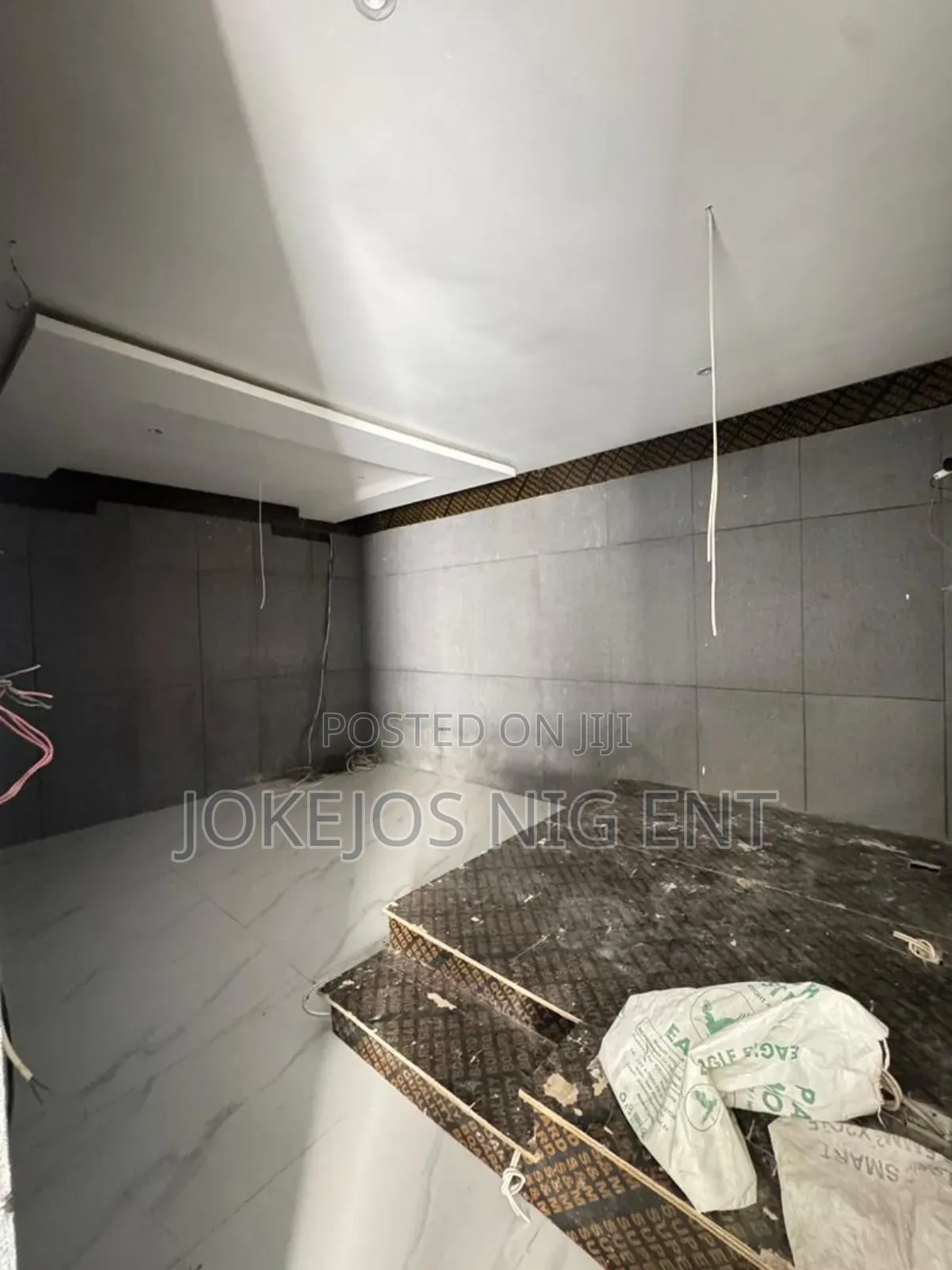 5bdrm Duplex in Osapa London for sale